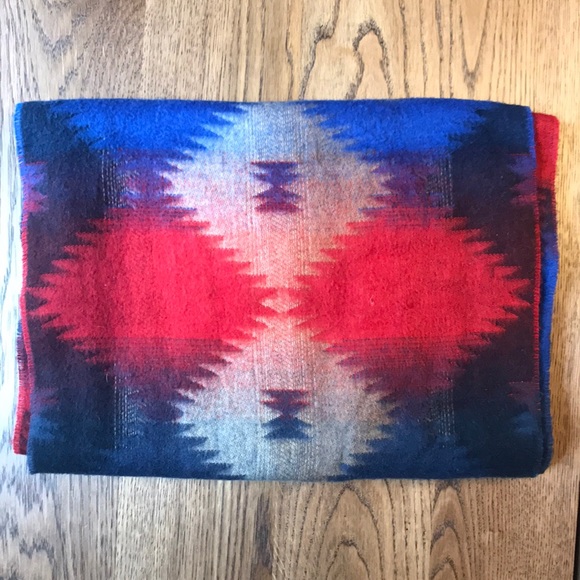 Patterned fleece circular scarf - Picture 2 of 3